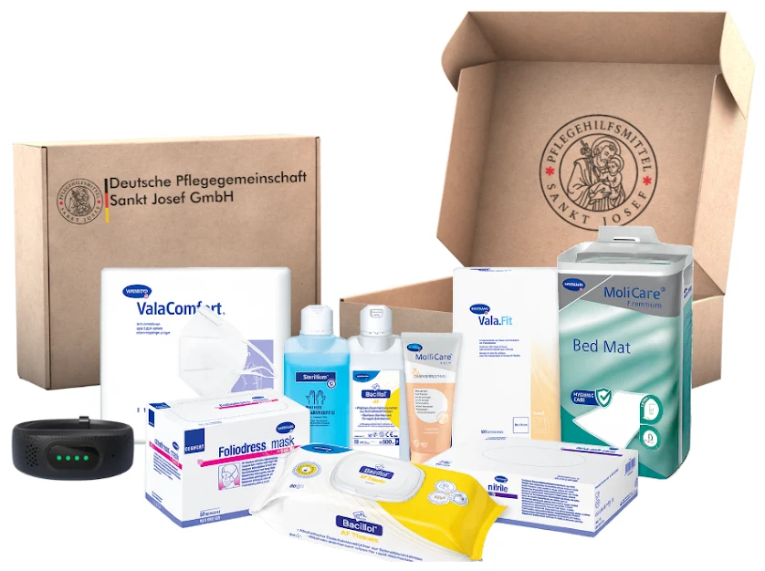 Geöffnete Pflegehilfsmittel-Box der Deutschen Pflegegemeinschaft mit Inhalt: Handschuhe, Desinfektionsmittel, Bettschutzeinlagen, MoliCare-Produkte und dem Gardia Notrufarmband